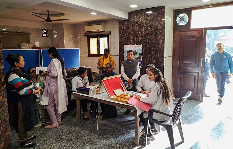 Free Eye Check-up & Cataract Operation Camp Organized by Sh. Ratan Lal Navetia